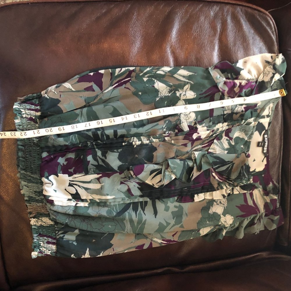 Express Floral Top with Ruffle - Picture 4 of 6